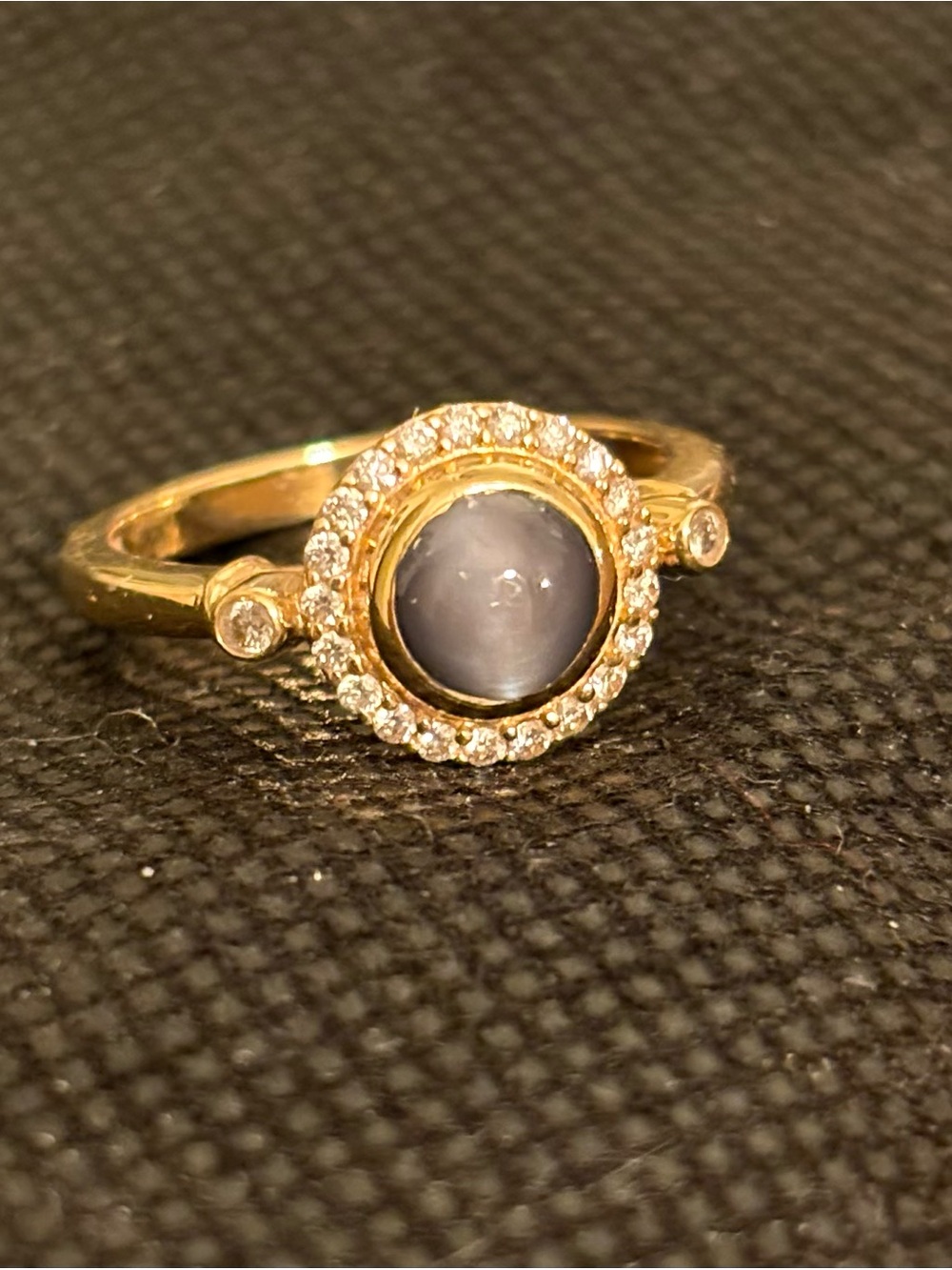 18k gold Chromia 1.51 CT Cat's Eye Alexandrite and Diamond Ring